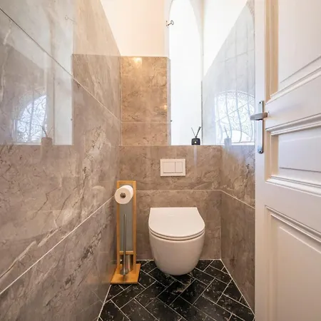 Wonderful 3 Bedroom In Appartamento *